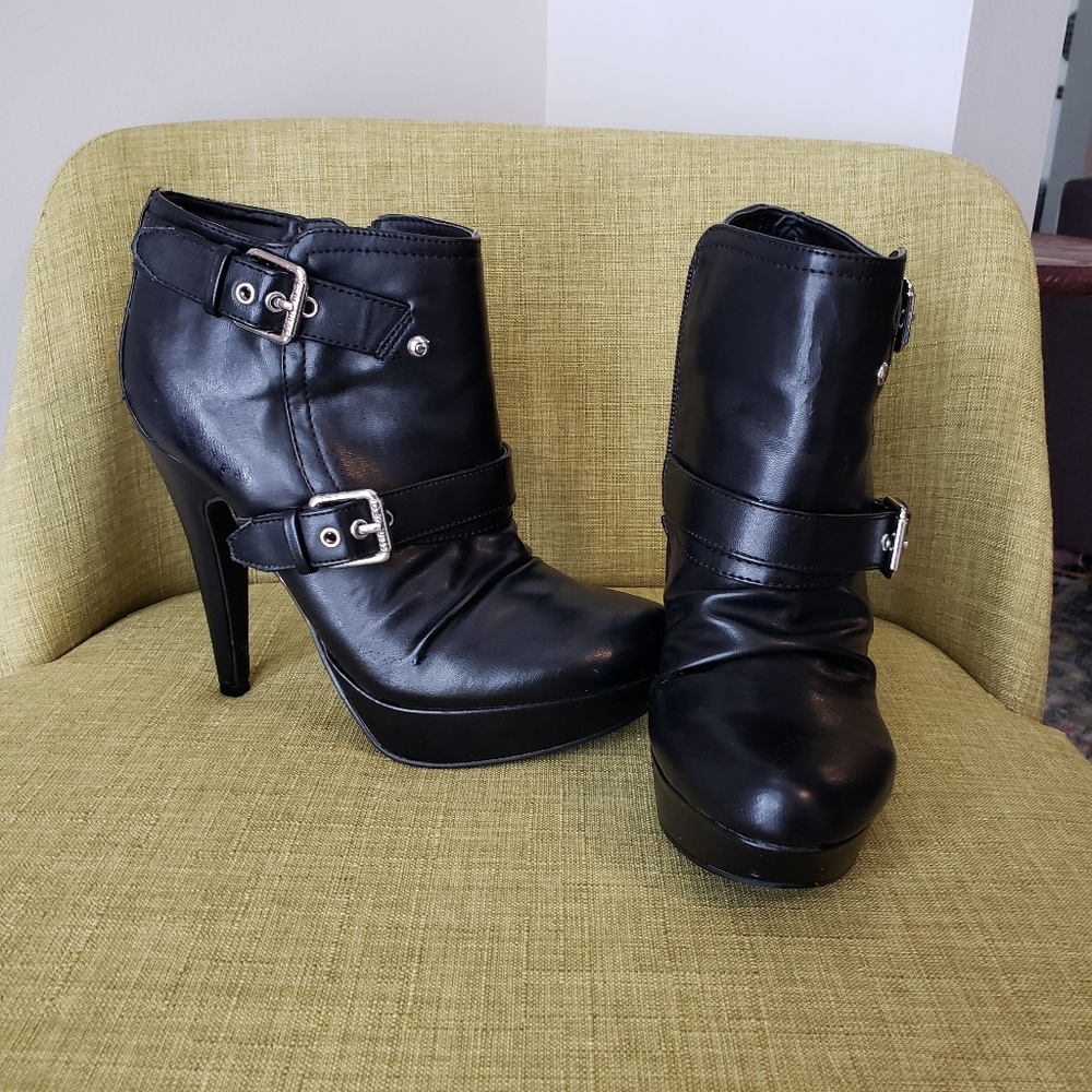 Guess boots